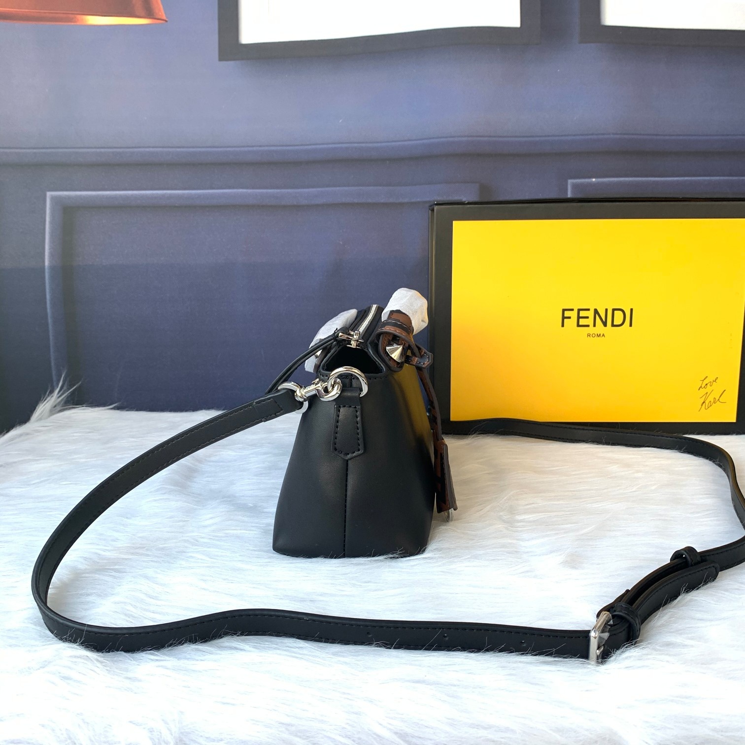 Fendi 超率性枕頭包