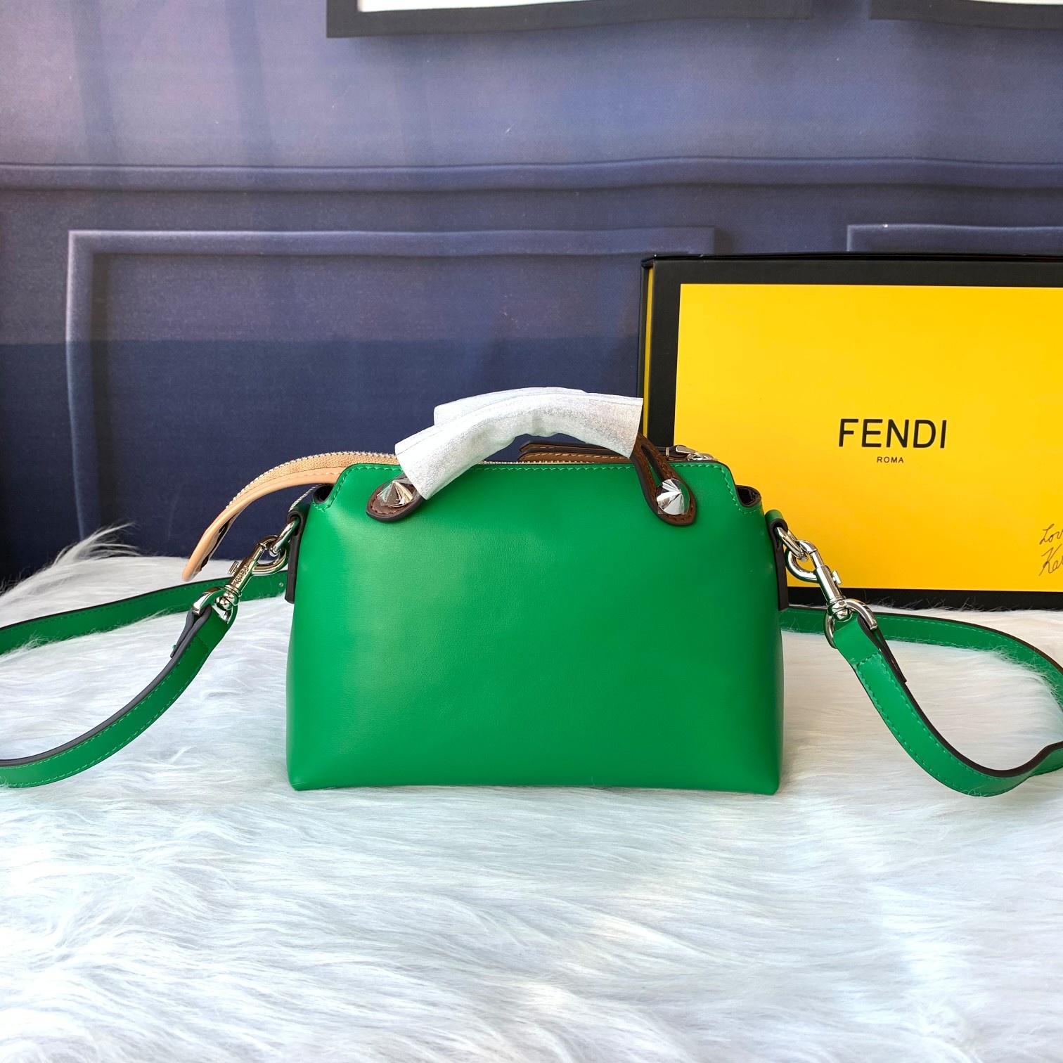 Fendi 超率性枕頭包