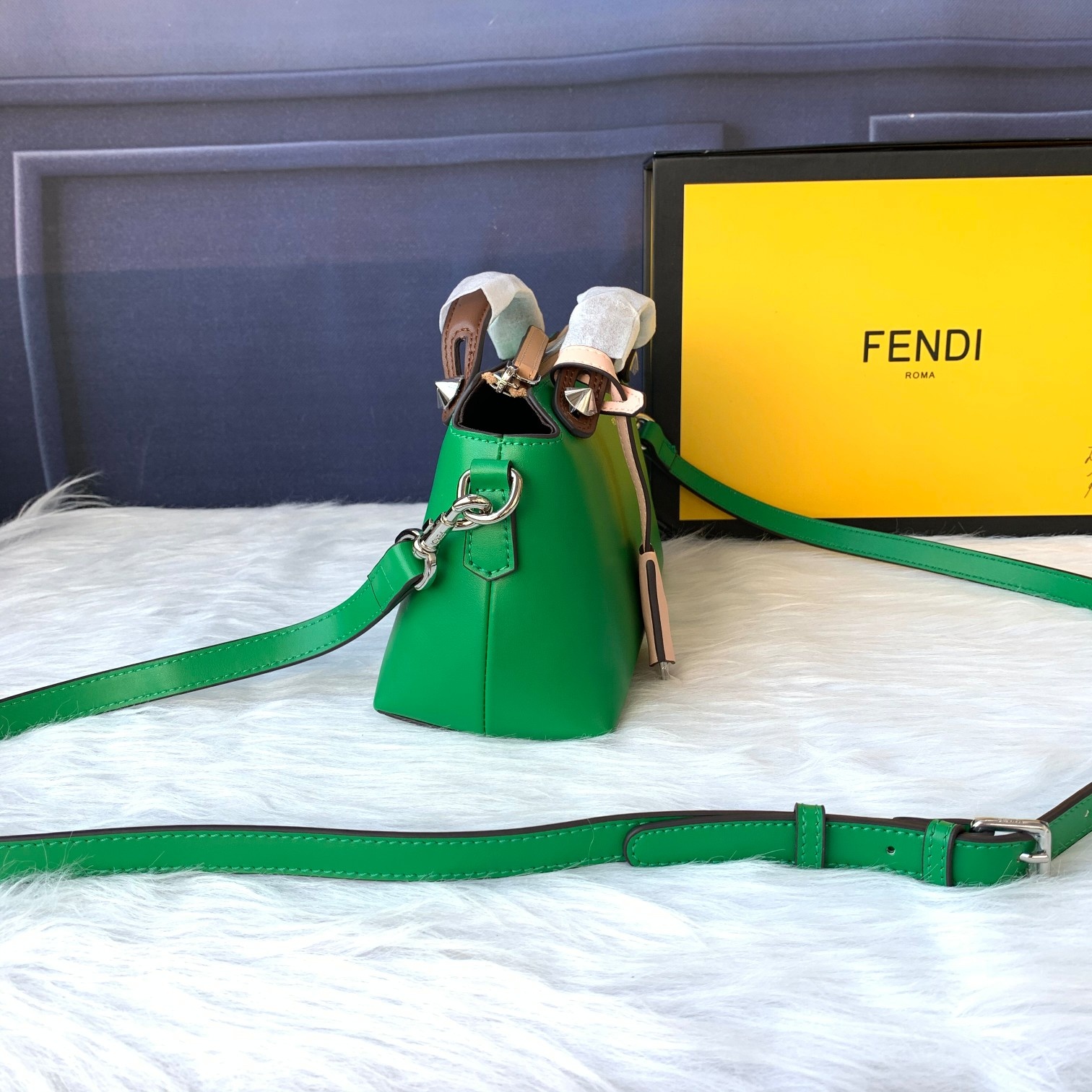 Fendi 超率性枕頭包