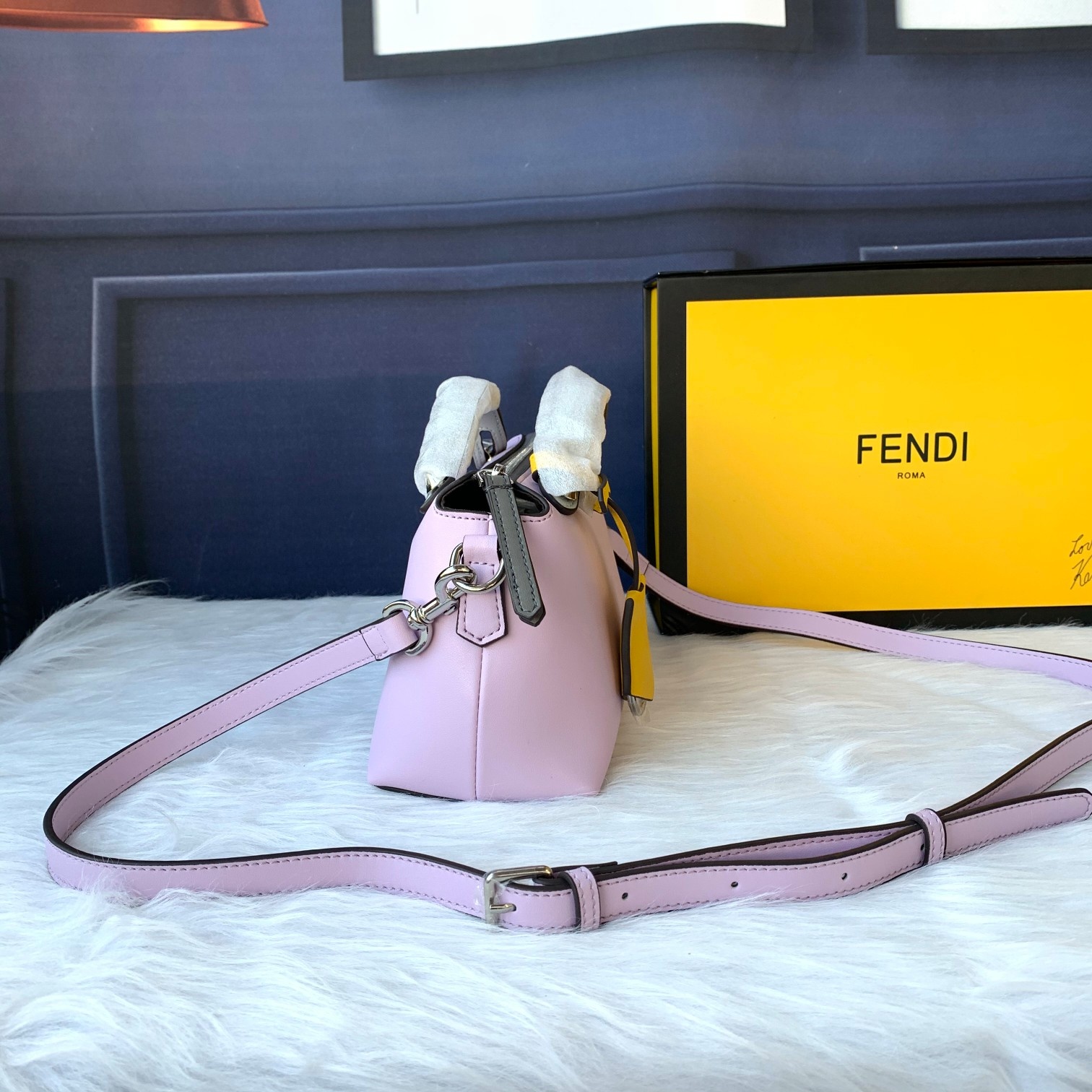 Fendi 超率性枕頭包