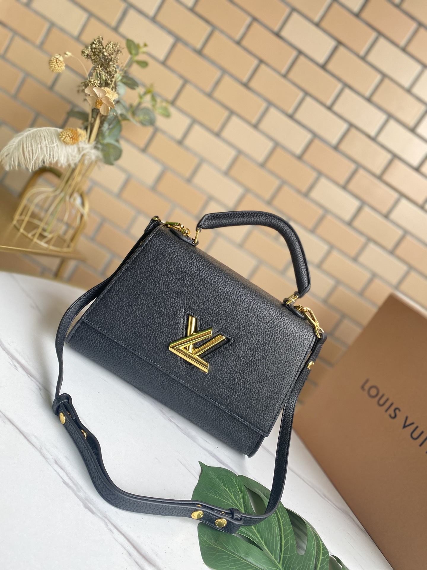 LV Twist One Handle 手提包 官網價139000