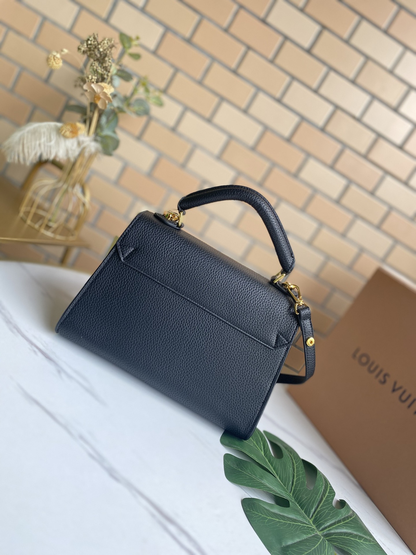 LV Twist One Handle 手提包 官網價139000