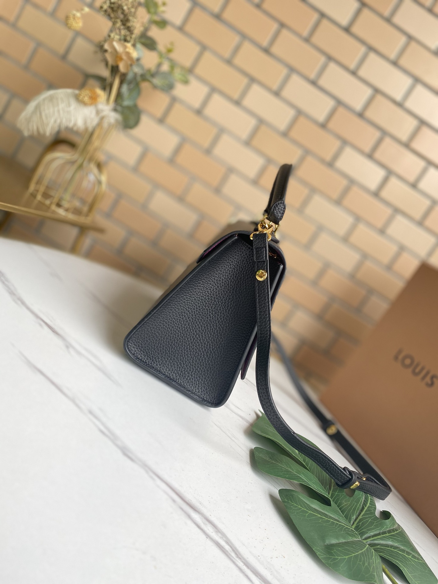 LV Twist One Handle 手提包 官網價139000