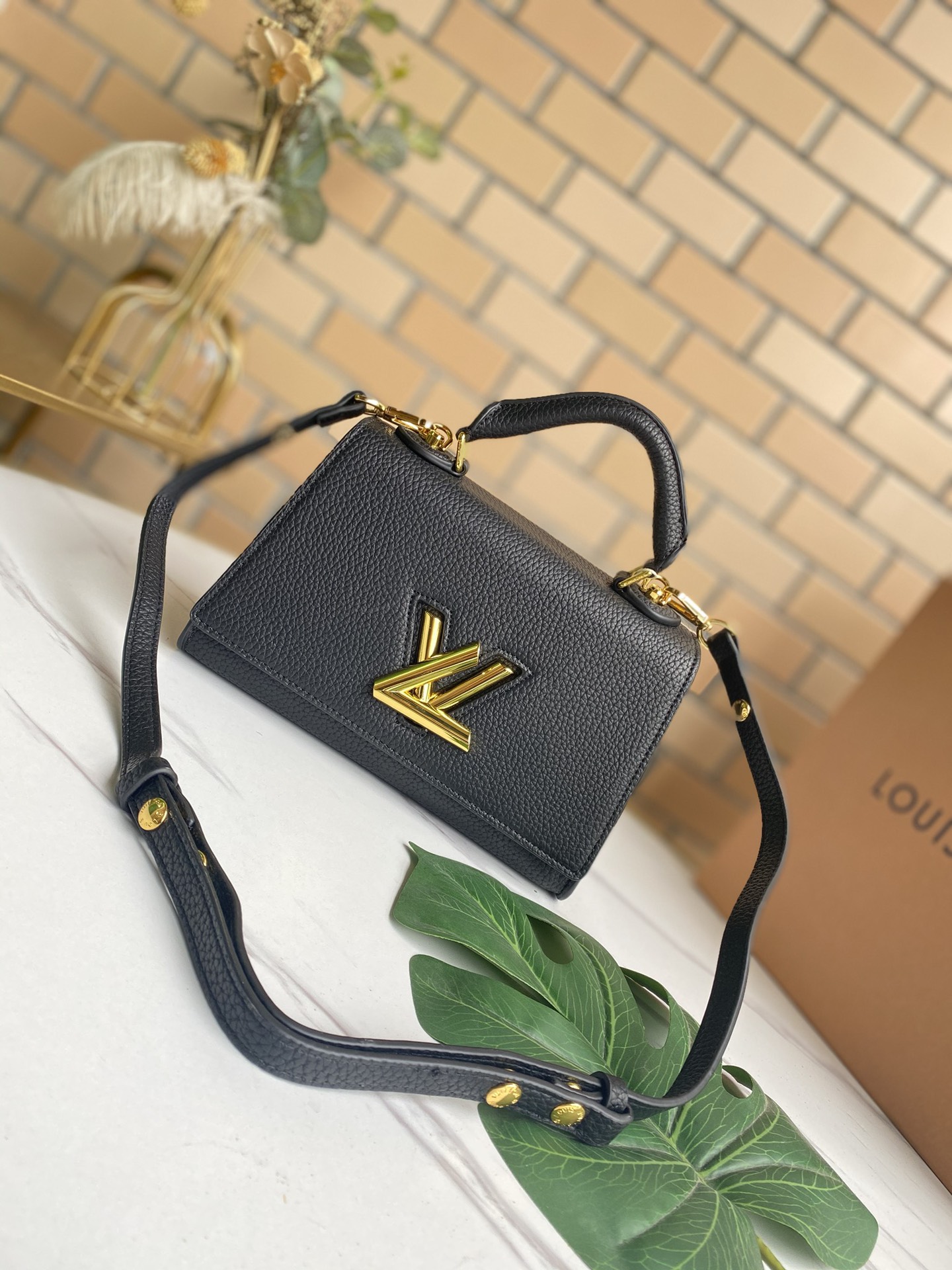 LV Twist One Handle 手提包 官網價139000