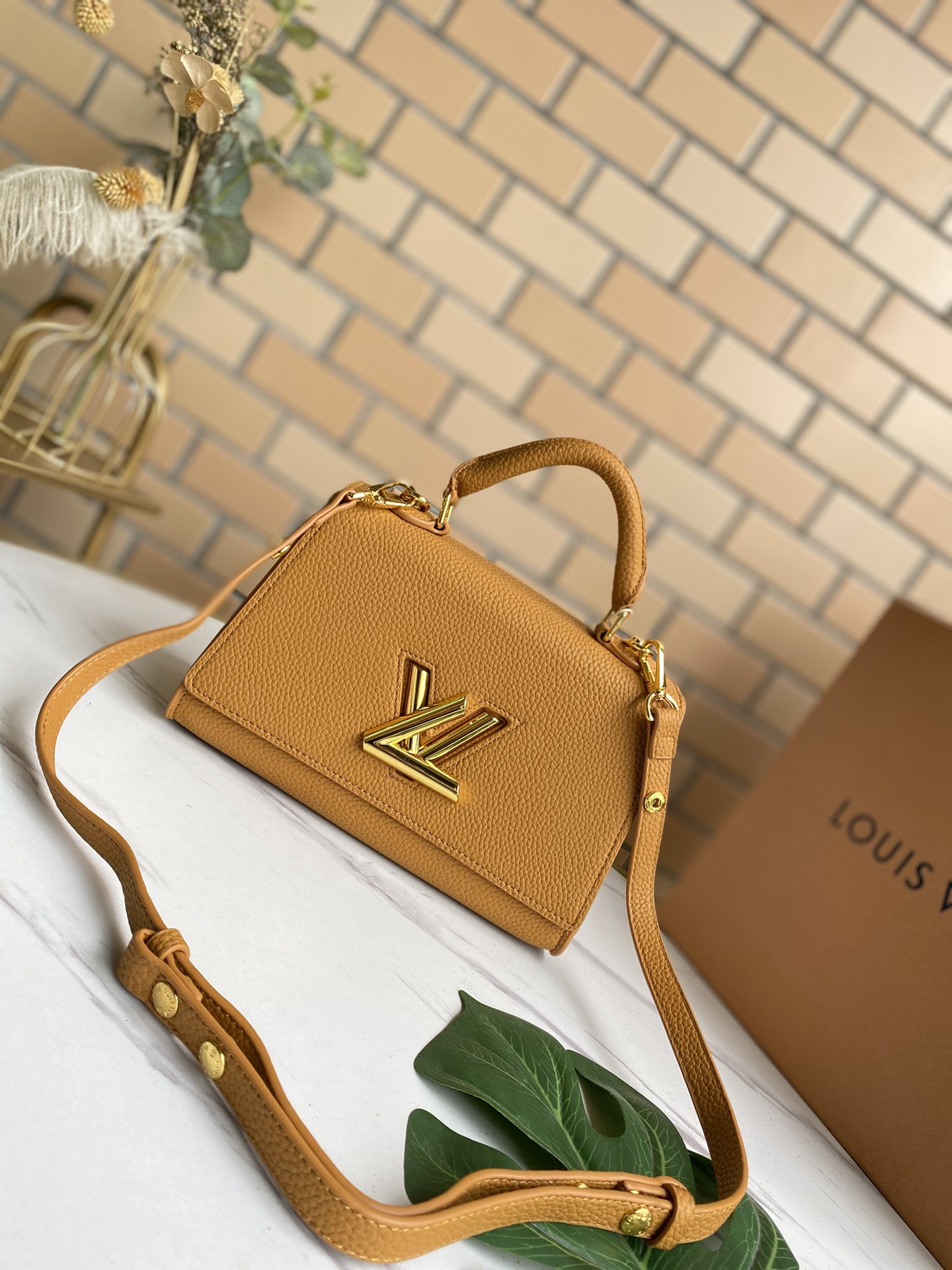 LV Twist One Handle 手提包 官網價139000