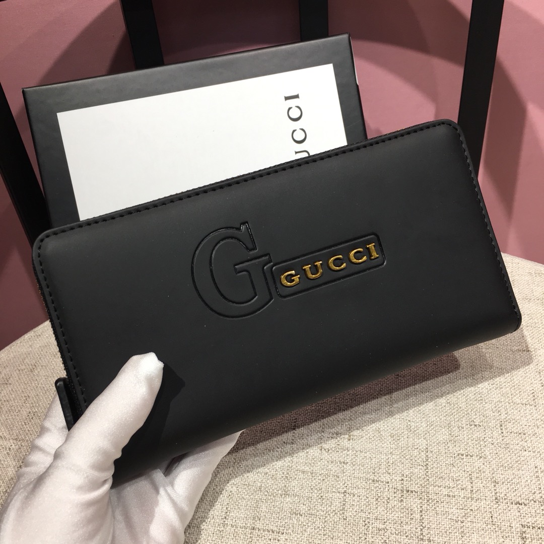 Gucci 簡約壓紋長夾