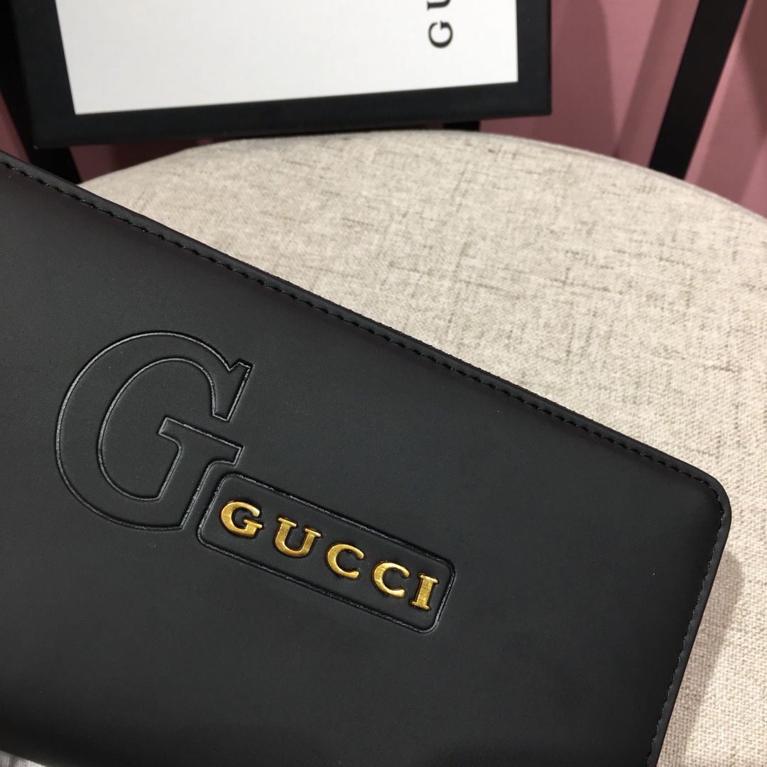 Gucci 簡約壓紋長夾