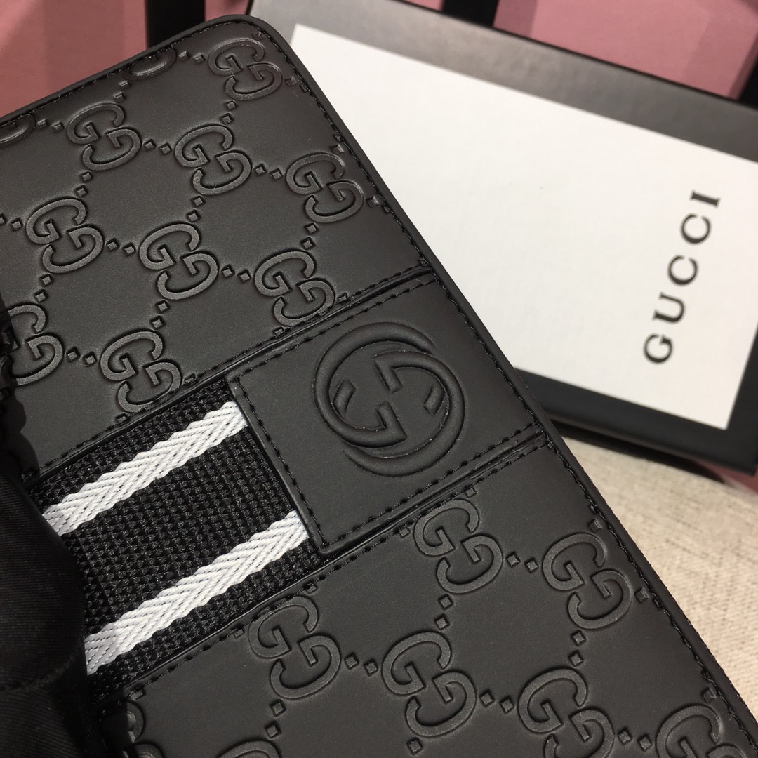 Gucci 霧面壓紋長夾