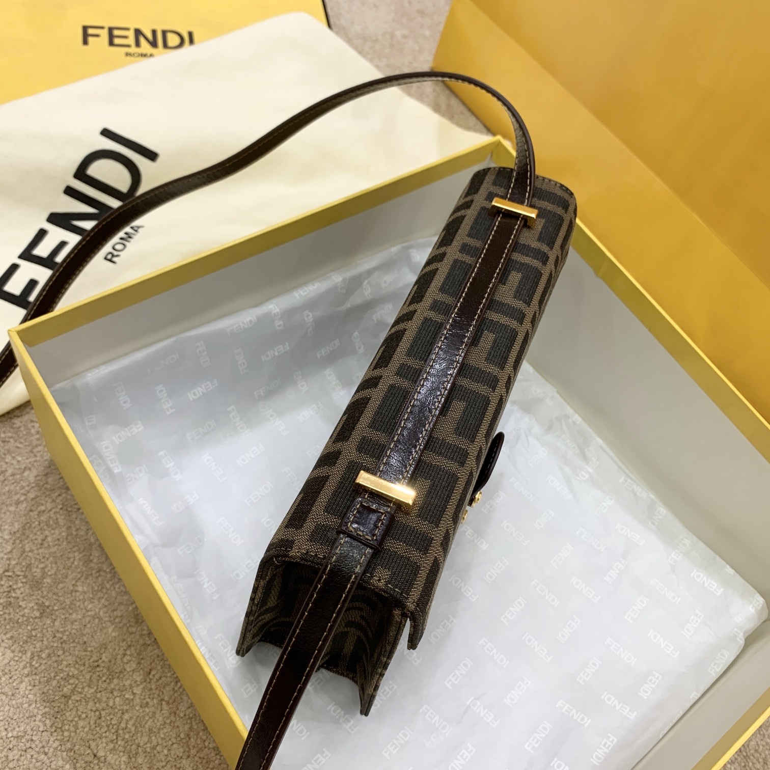 Fendi 復古老花小方包