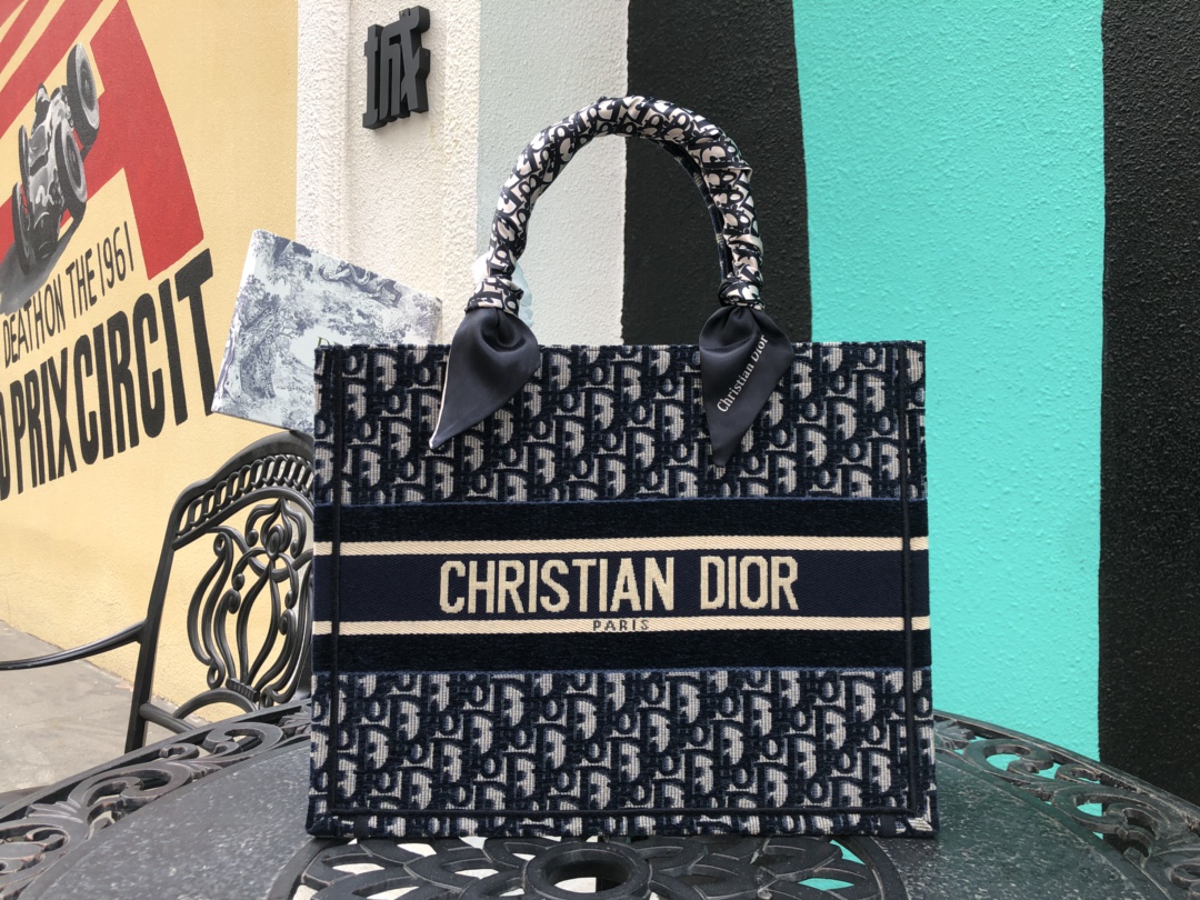 Dior 絲巾刺繡購物袋