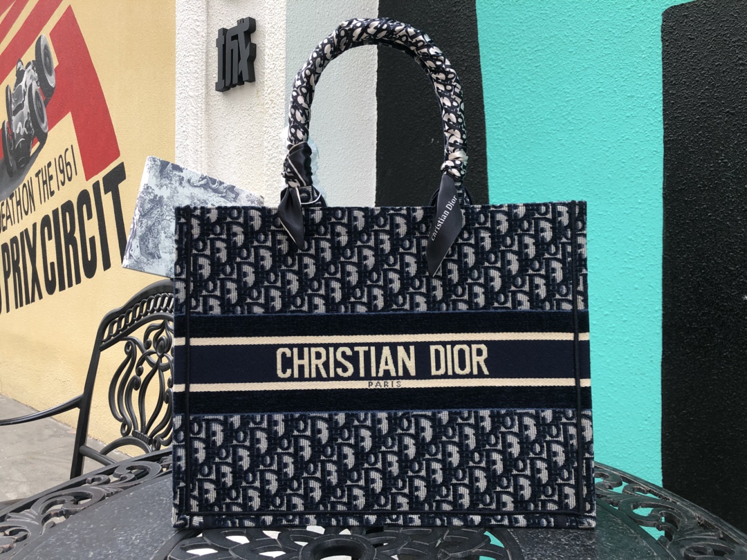 Dior 絲巾刺繡購物袋