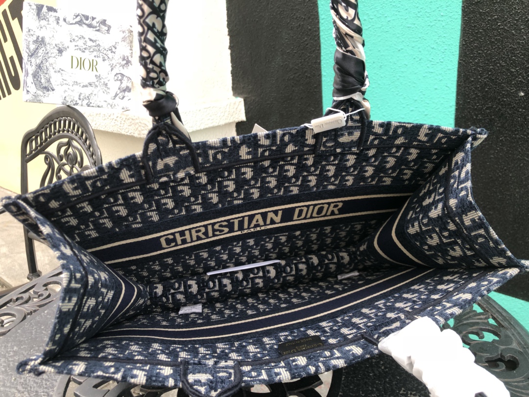 Dior 絲巾刺繡購物袋