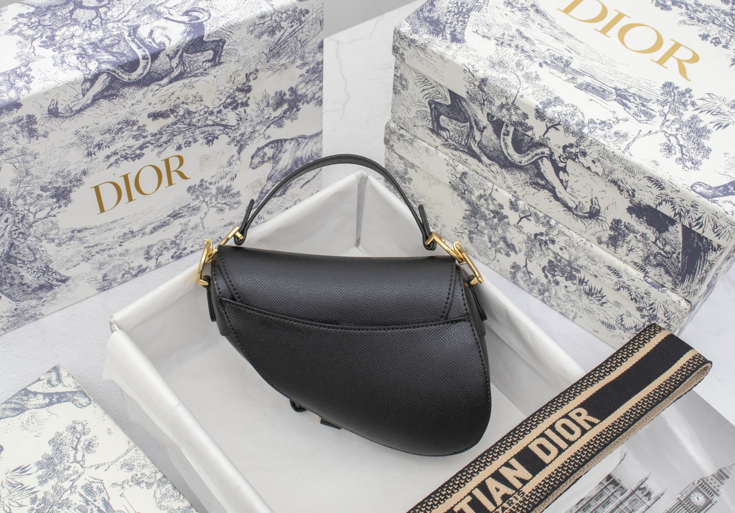 Dior 高貴優雅馬鞍包