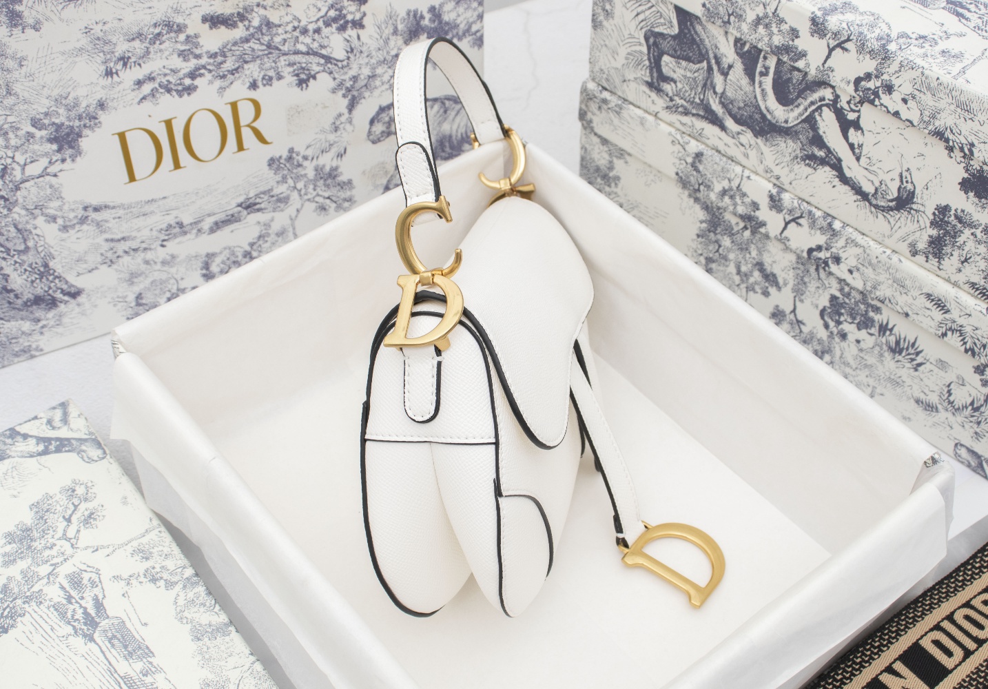 Dior 高貴優雅馬鞍包