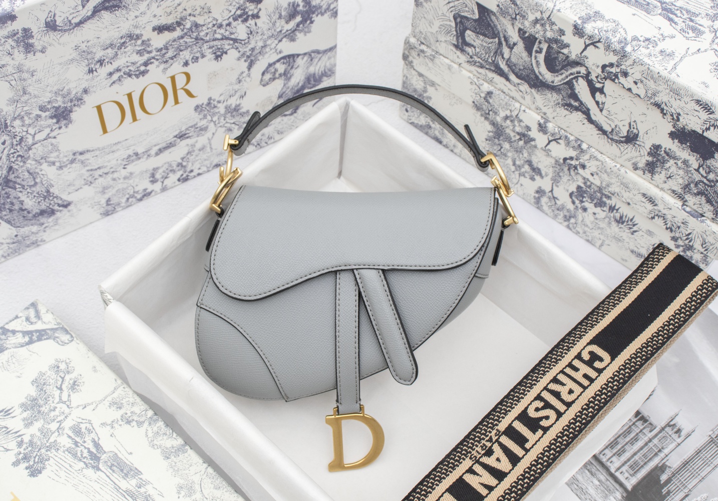 Dior 高貴優雅馬鞍包