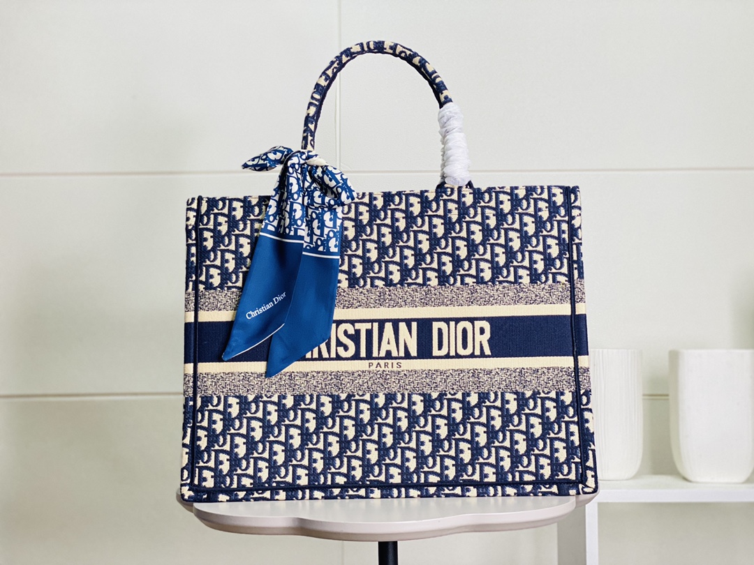 Dior 絲巾刺繡購物袋