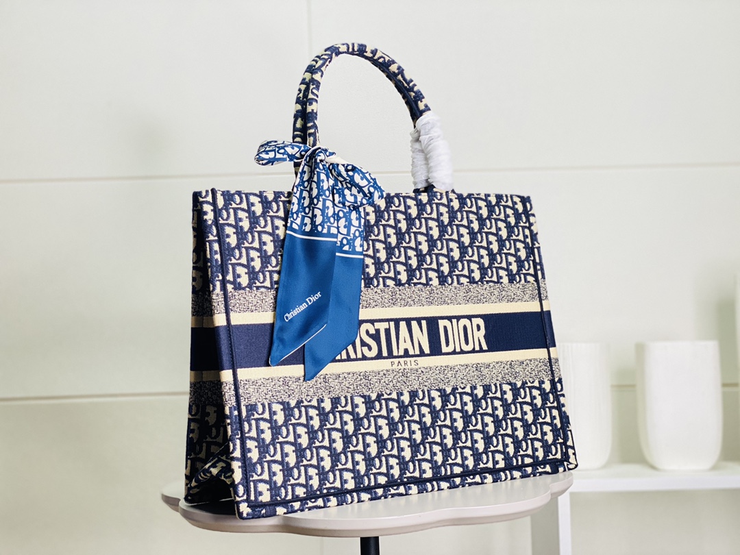 Dior 絲巾刺繡購物袋