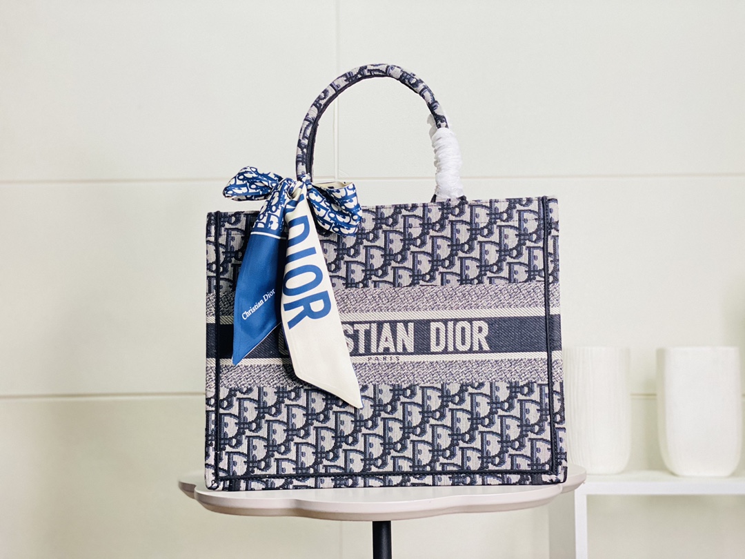 Dior 絲巾刺繡購物袋