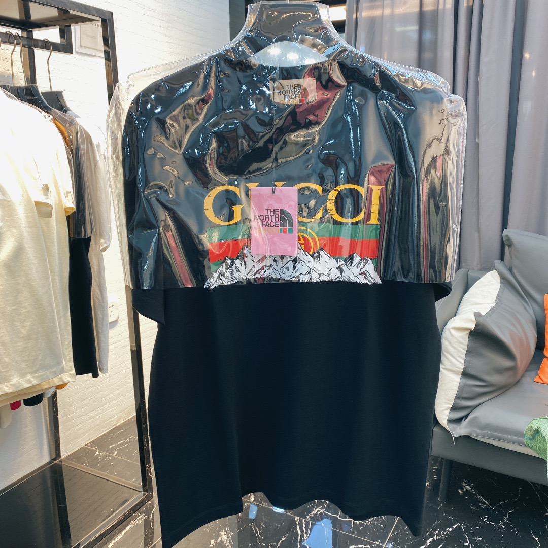 GUCCI 新款英文LOGO印花圓領短TEE