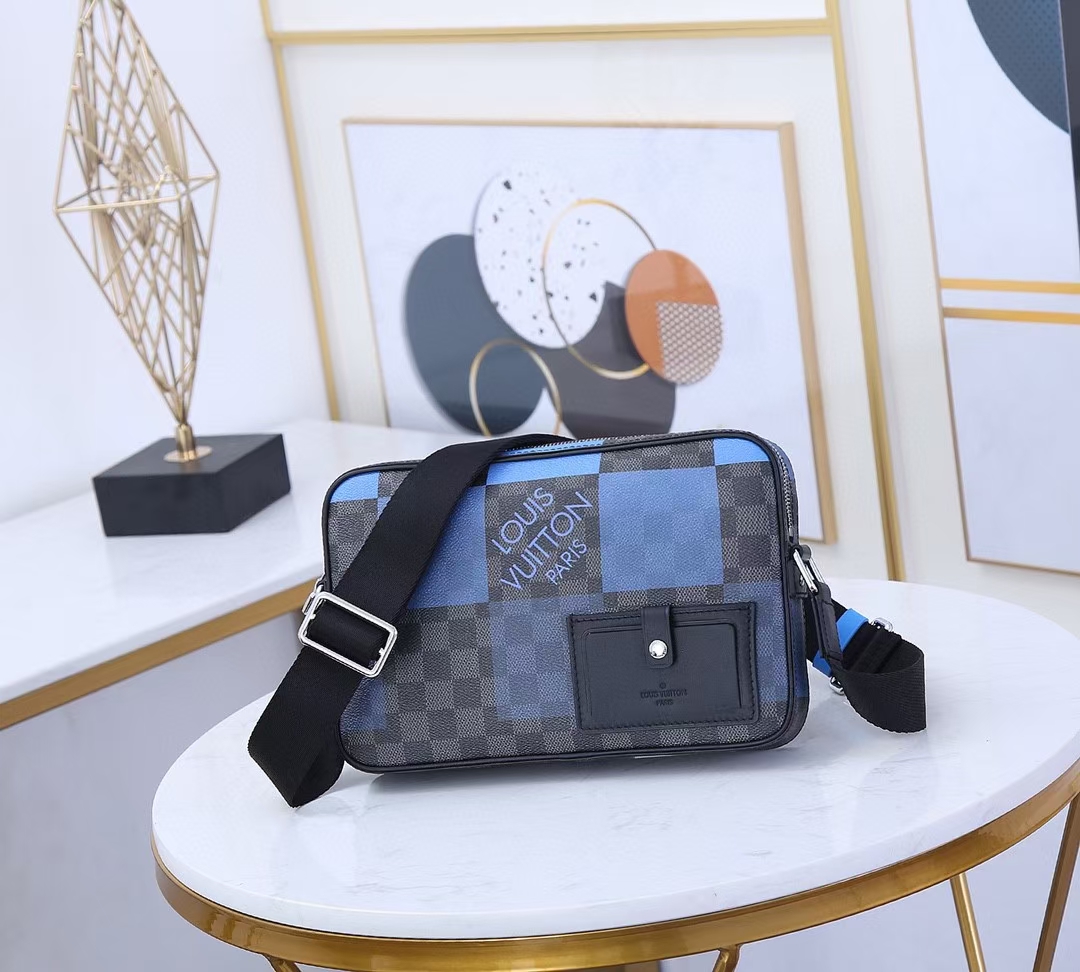 LV ALPHA 信差袋 專櫃價75000元